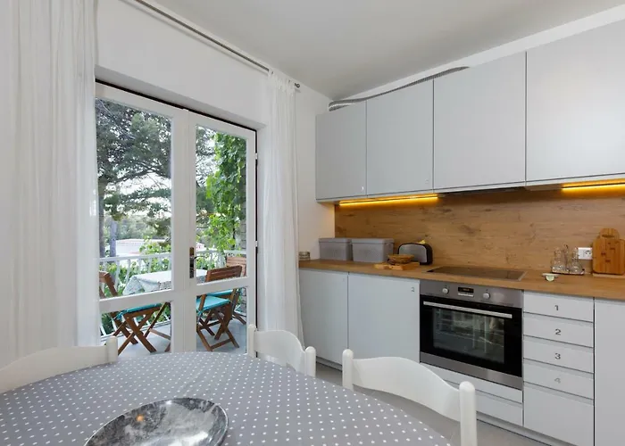 Nugal Gasthuis Makarska